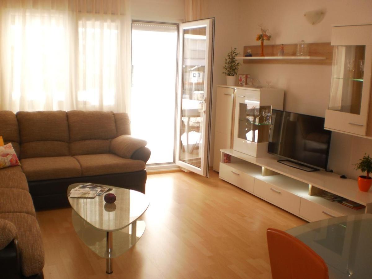 Apartment Lana Omiš Kültér fotó